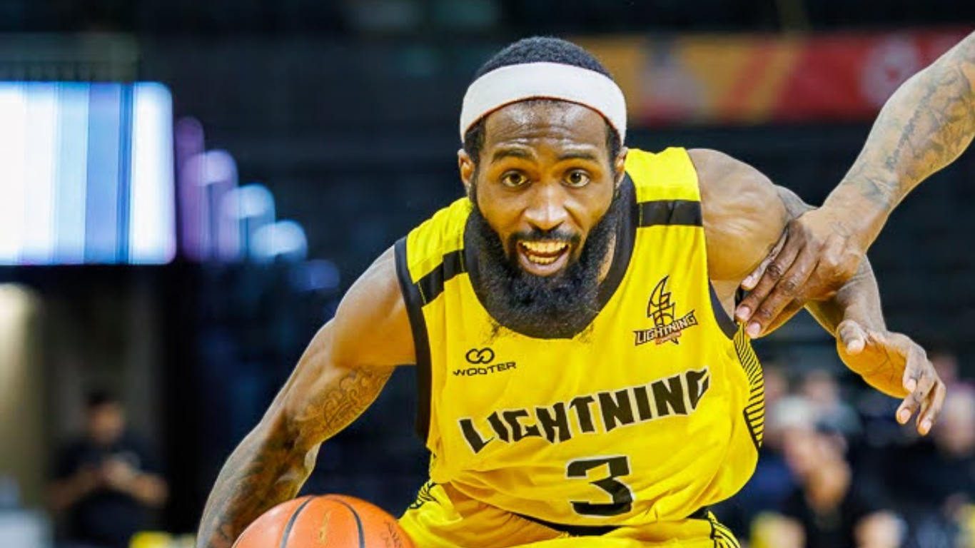 London Lightning Overpower Pontiac Pharaohs 127-116 at Home